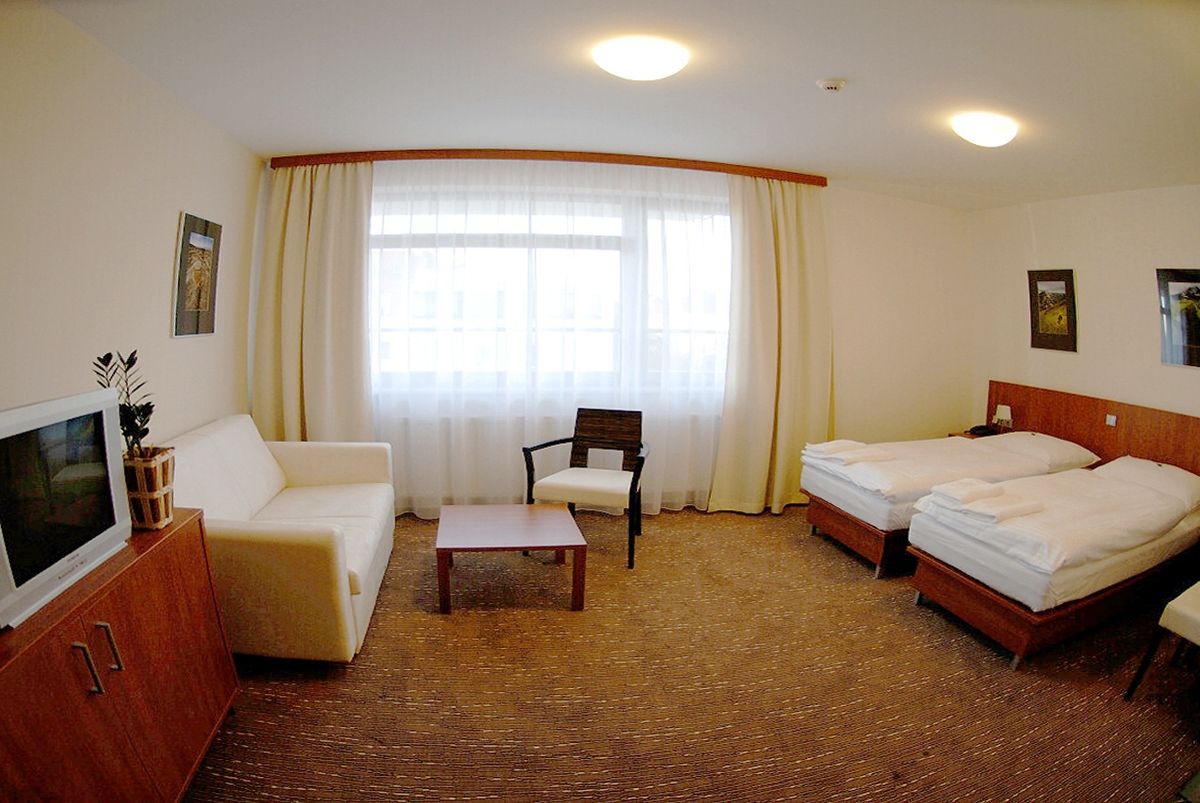Academic Hotel & Congress Centre Roztoky  Zewnętrze zdjęcie
