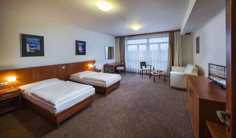 Academic Hotel & Congress Centre Roztoky  Zewnętrze zdjęcie