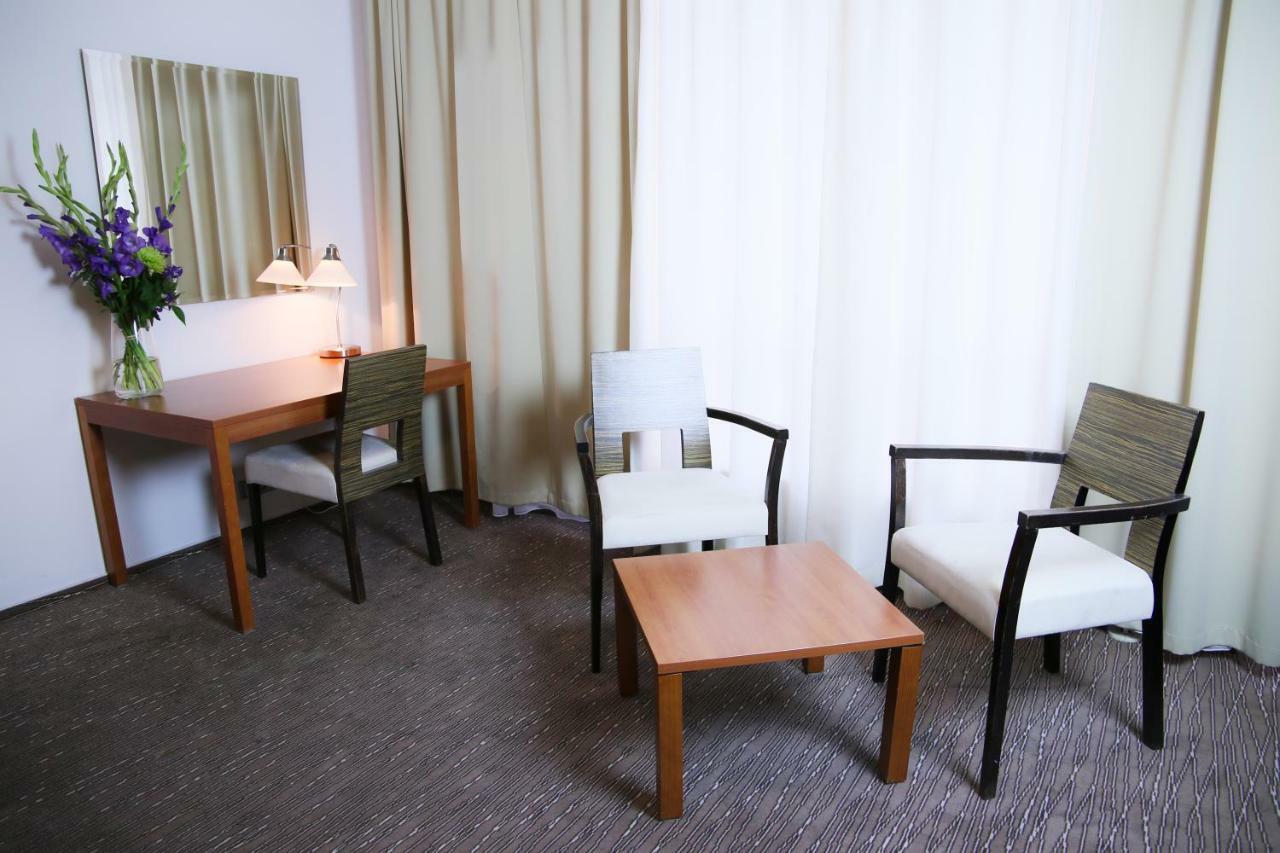 Academic Hotel & Congress Centre Roztoky  Zewnętrze zdjęcie