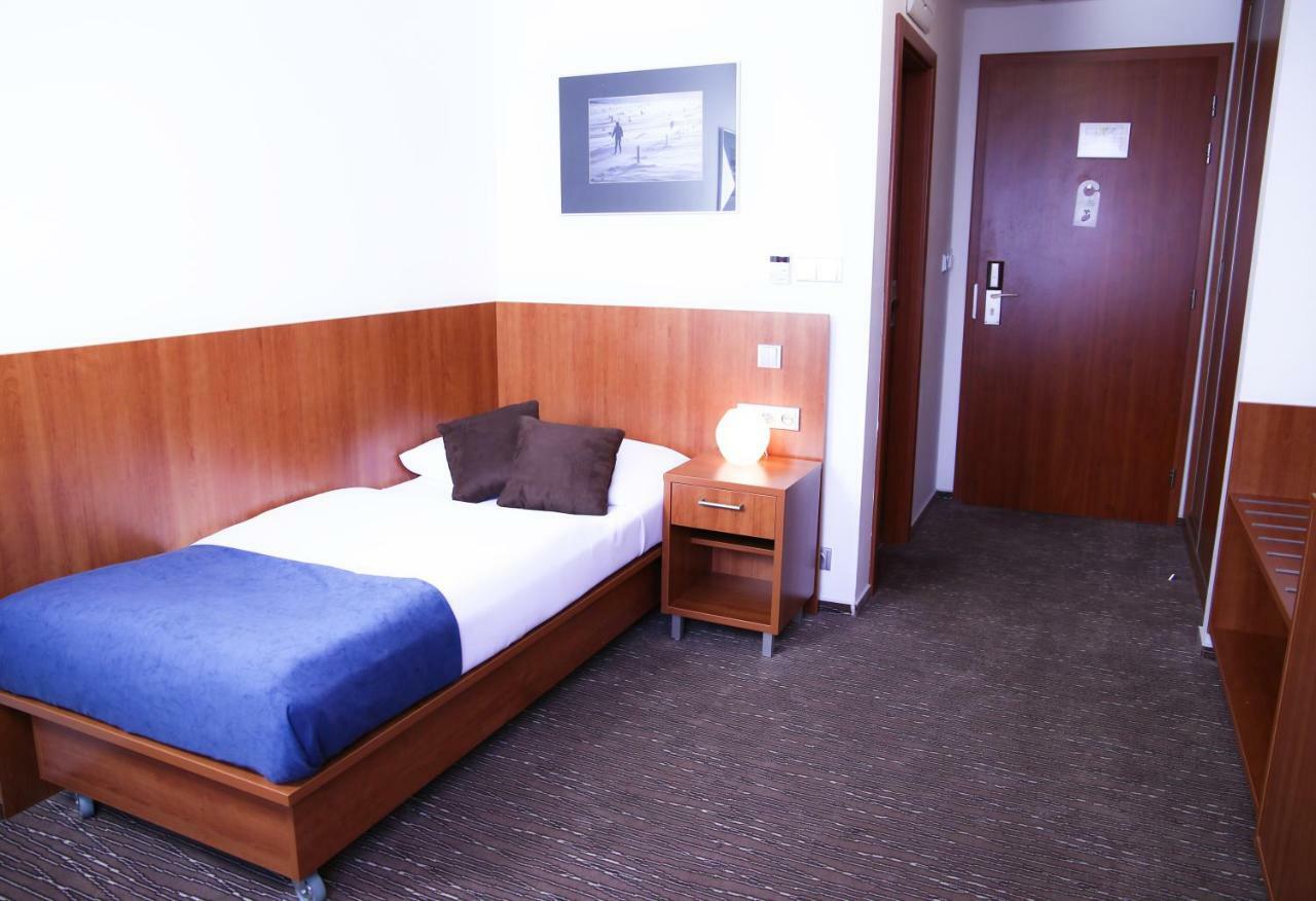 Academic Hotel & Congress Centre Roztoky  Zewnętrze zdjęcie